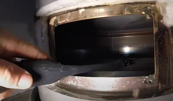 Cleaning the gas chamber using a shop vac