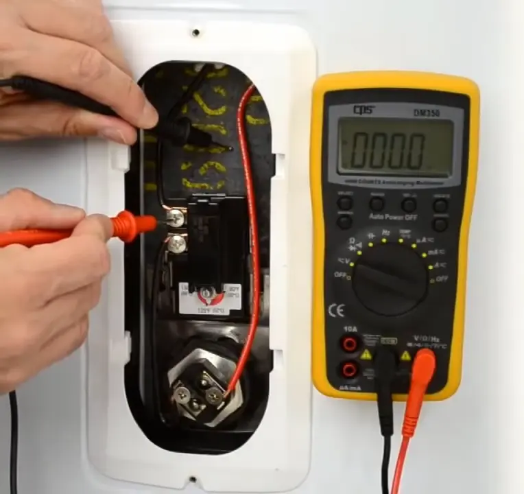 Verifying whether there is electric power at the element or not