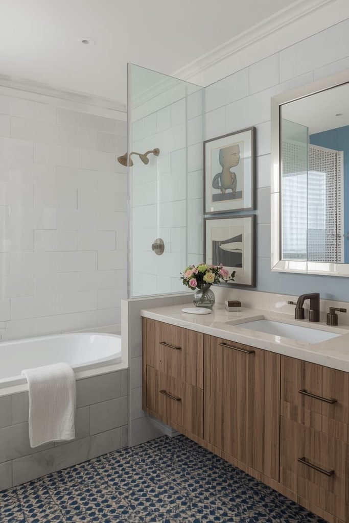 Alcove Tub in Small Bathroom Layouts