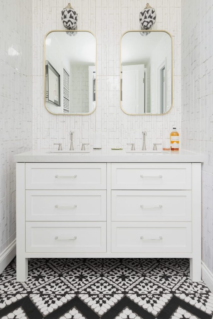 Black and White Bathroom Lighting Ideas