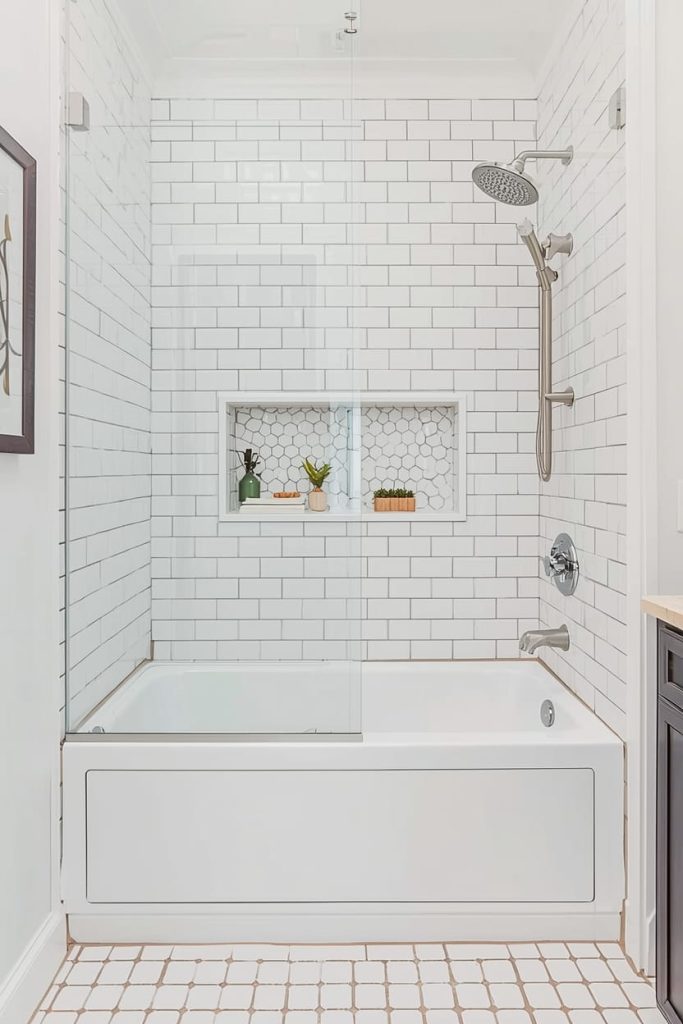  L-Shaped Bathroom Layout for Functional Zones