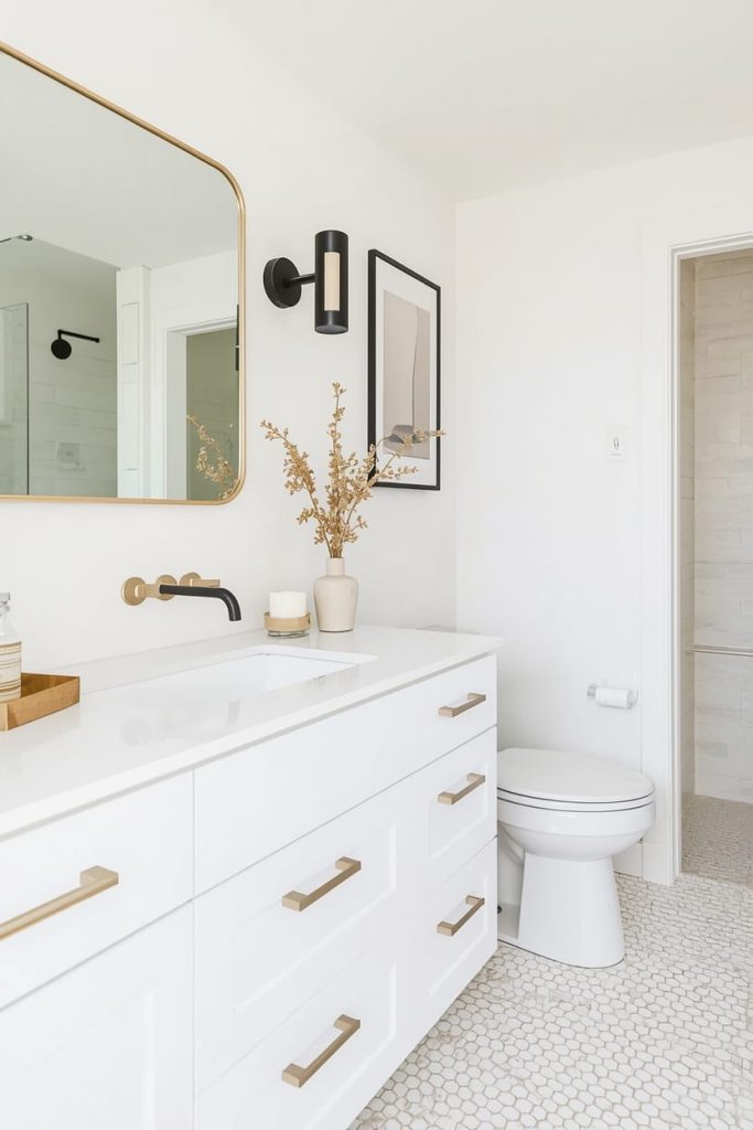 Modern Ensuite Bathroom Design with Clean Lines