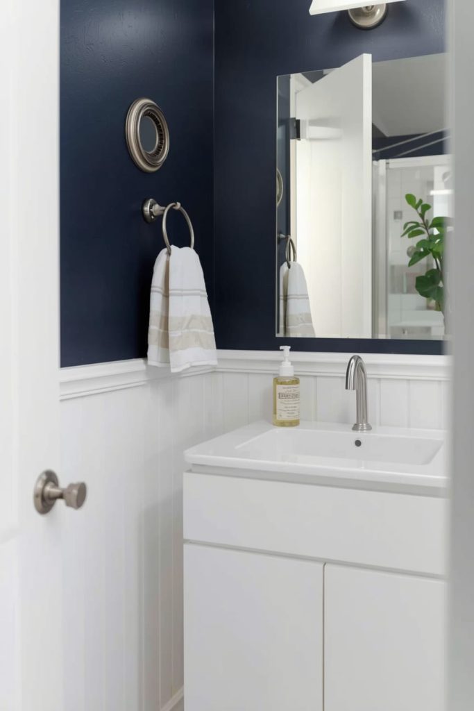 Elegant Guest Powder Room Ideas with Gold Accents