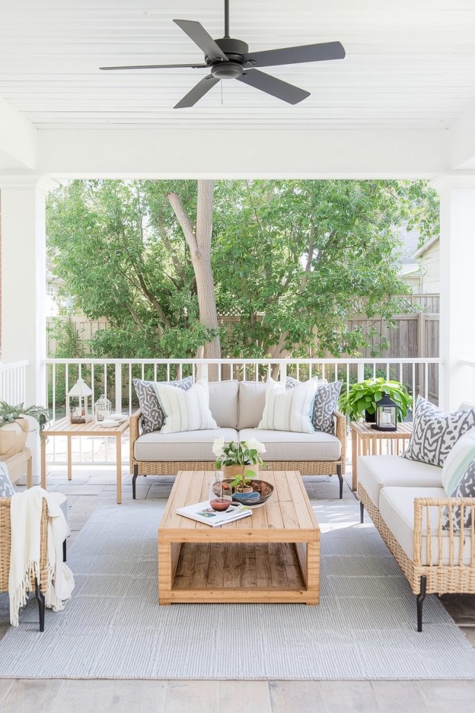 Covered Patio Seating Ideas for a Comfortable Outdoor Lounge Area